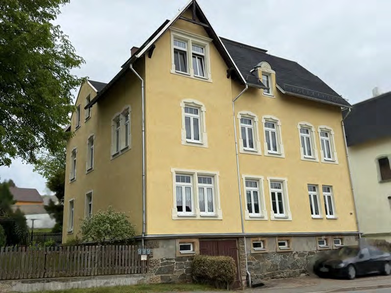 Mehrfamilienhaus mit 5 Wohnungen und Doppelgarage in Neukirchen/Erzgebirge