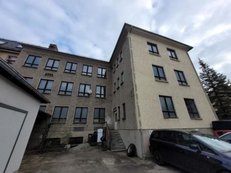 Ehemaliges Büro- und Verwaltungsgebäude in Reichenbach – stark modernisierungsbedürftig – Foto 1