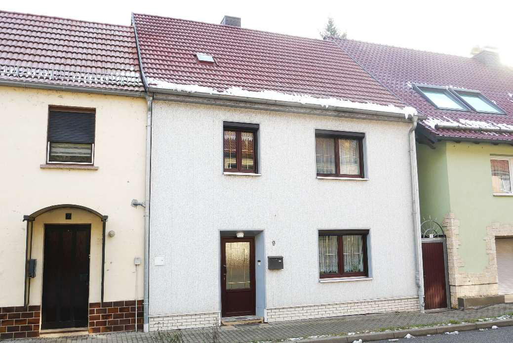 Einfamilienhaus mit Nebengebäuden in Sachsenburg