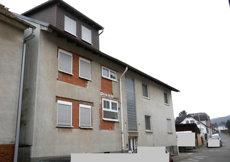Zweifamilienhaus in Fränkisch-Crumbach mit Wasserschaden und Renovierungsbedarf