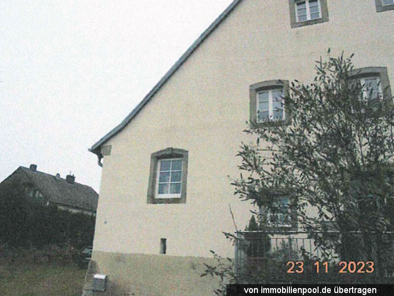 Einfamilienhaus mit zwei Wiesengrundstücken in Mandelbachtal