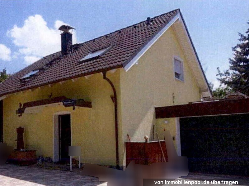 Freistehendes Einfamilienhaus mit Garage und Einliegerwohnung in Östringen-Eichelberg