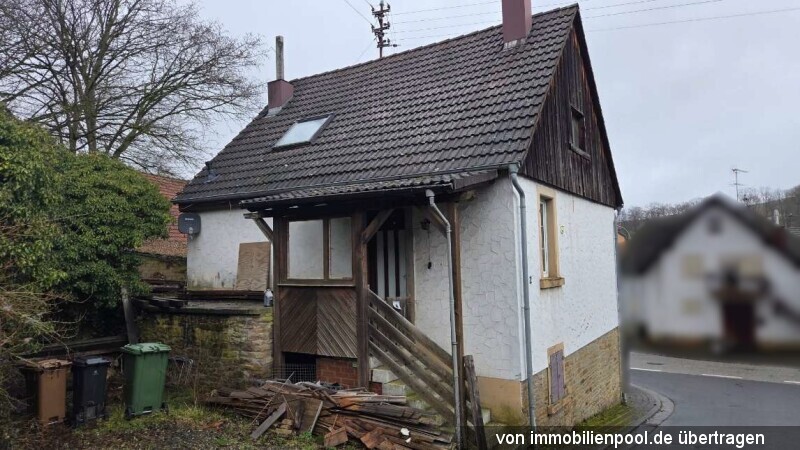 Sanierungsbedürftiges Einfamilienhaus mit Gartenland in Reichsthal