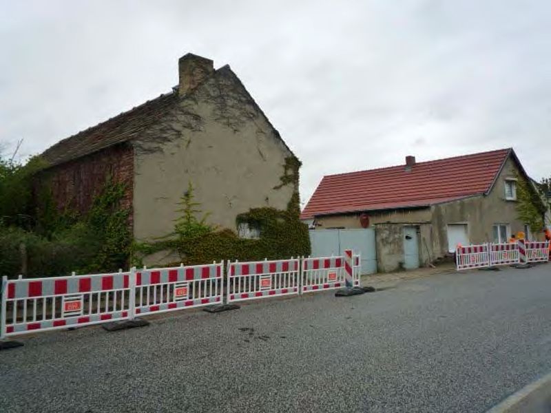 Zwangsversteigerung: Einfamilienhaus mit Nebengebäuden in Trebbin-Schönhagen
