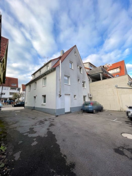 Wohn- und Geschäftshaus mit zwei Wohnungen und Ladenfläche in Magstadt