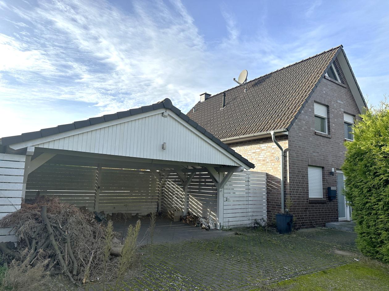 Einfamilienhaus mit Doppelcarport in Delmenhorst-27751