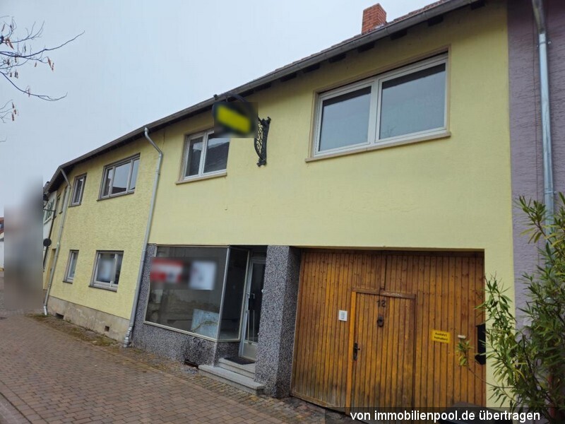 Abbruchreifes Einfamilienhaus mit Garage in Elmstein