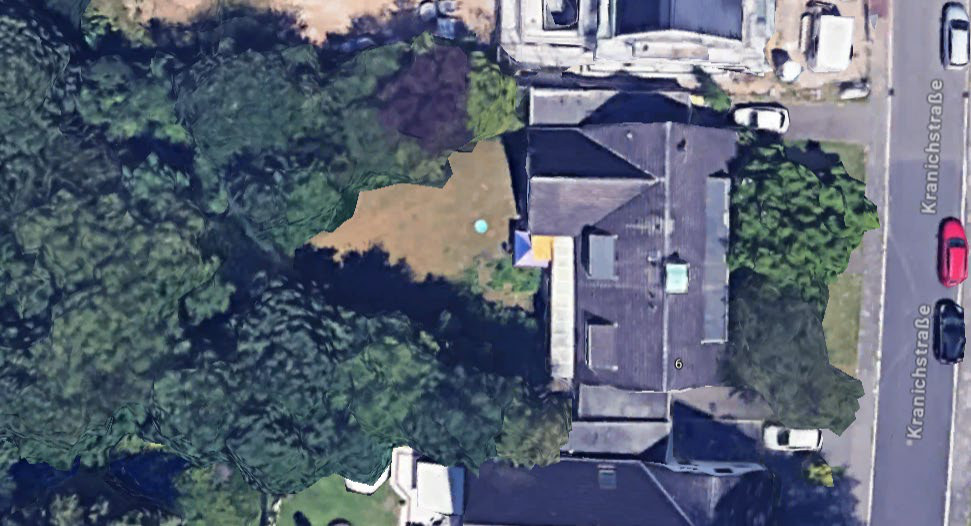 Freistehendes Wohnhaus mit Einliegerwohnung, Praxis, Schwimmbad und zwei Garagen in Neuss-Norf