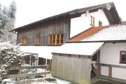 WEG-Miteigentumsanteil mit Zweifamilienhaus in Bad Endorf