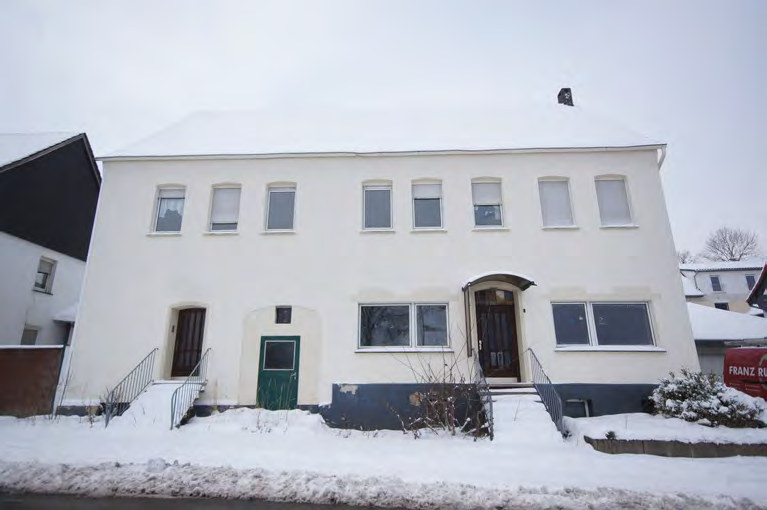 Mehrfamilienhaus in Hanglage in Bad Driburg-Pömbsen