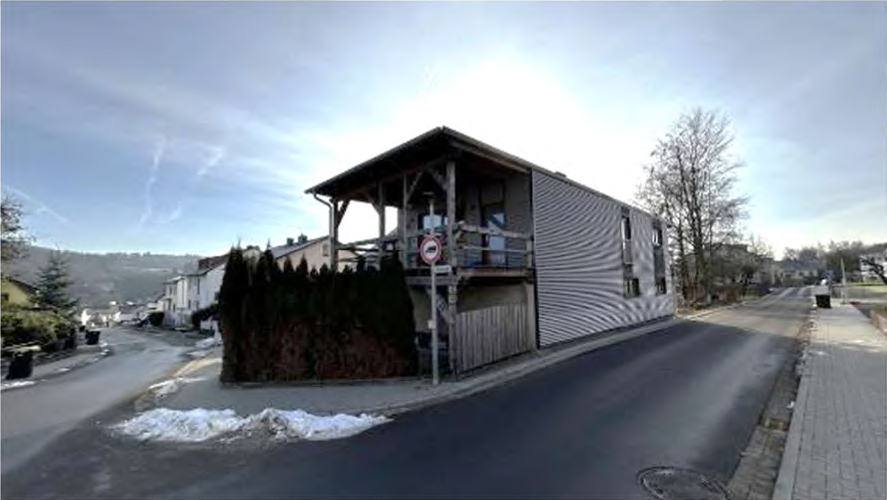Einfamilienhaus mit Anbau und Garage in Greifenstein-Allendorf