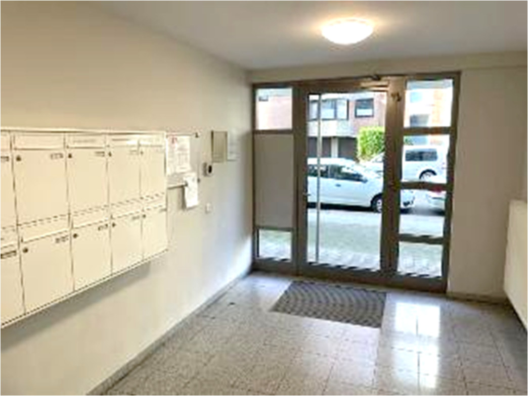 Zwei verbundene Eigentumswohnungen mit Garten und Tiefgaragenstellplatz in Köln-Bayenthal