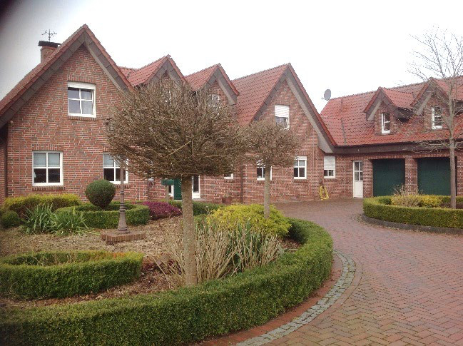 Einfamilienhaus mit Pferdestall und Remise in Weener-Holthusen