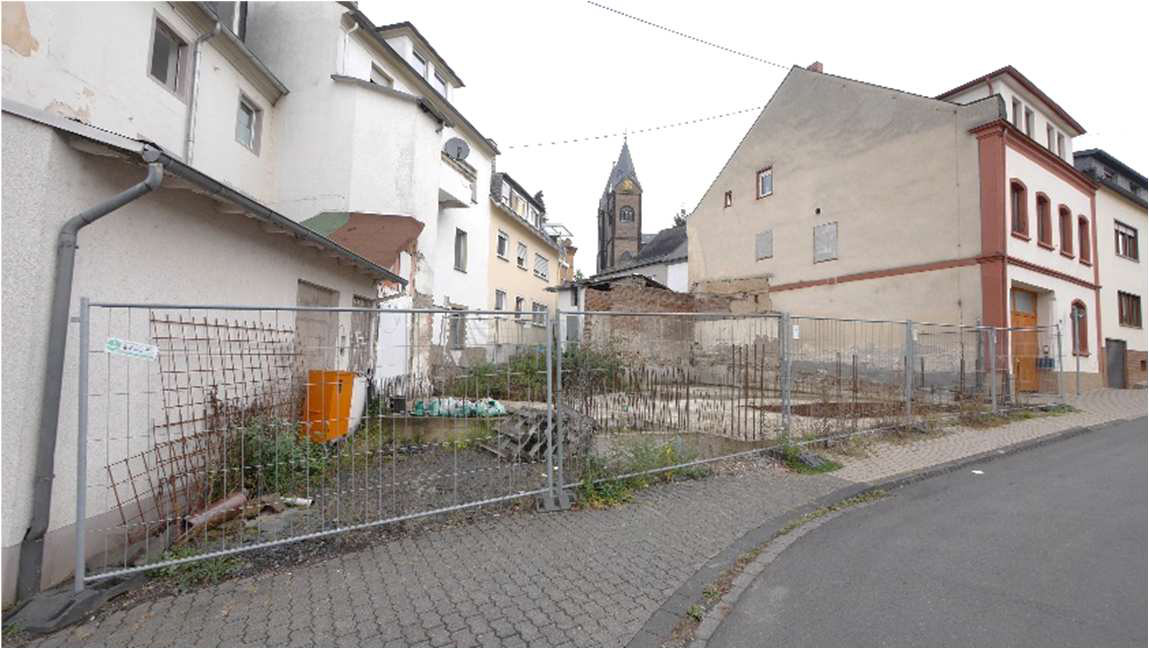 Mehrfamilienhaus mit vier Wohnungen und vier Stellplätzen in Koblenz-Arenberg