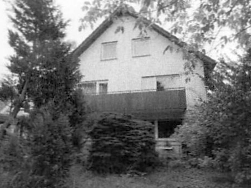 Erbbaurecht mit leerstehendem Zweifamilienhaus und Doppelcarport in Eppelheim