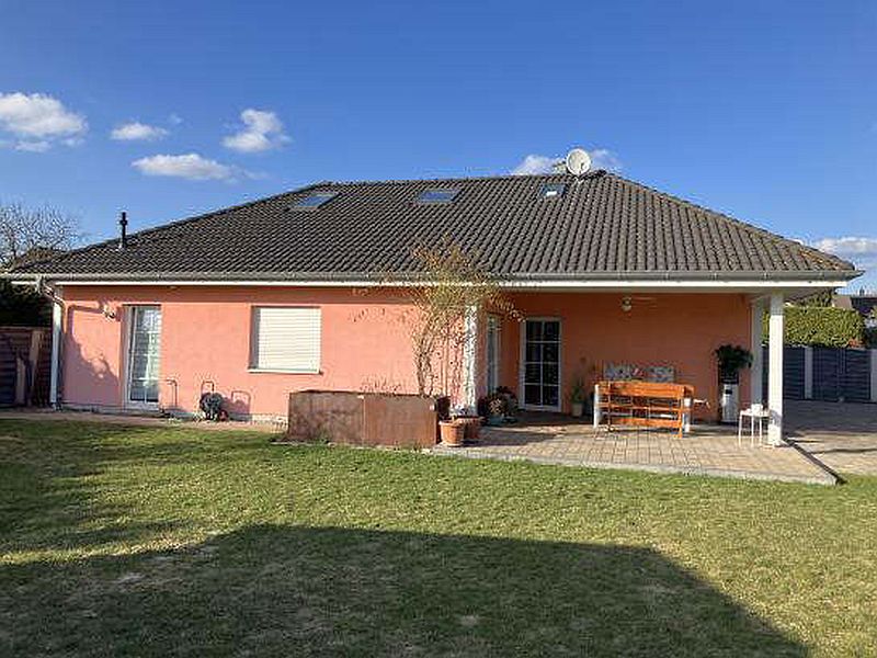 Vermietetes Einfamilienhaus mit Doppelcarport in Petershagen-Eggersdorf