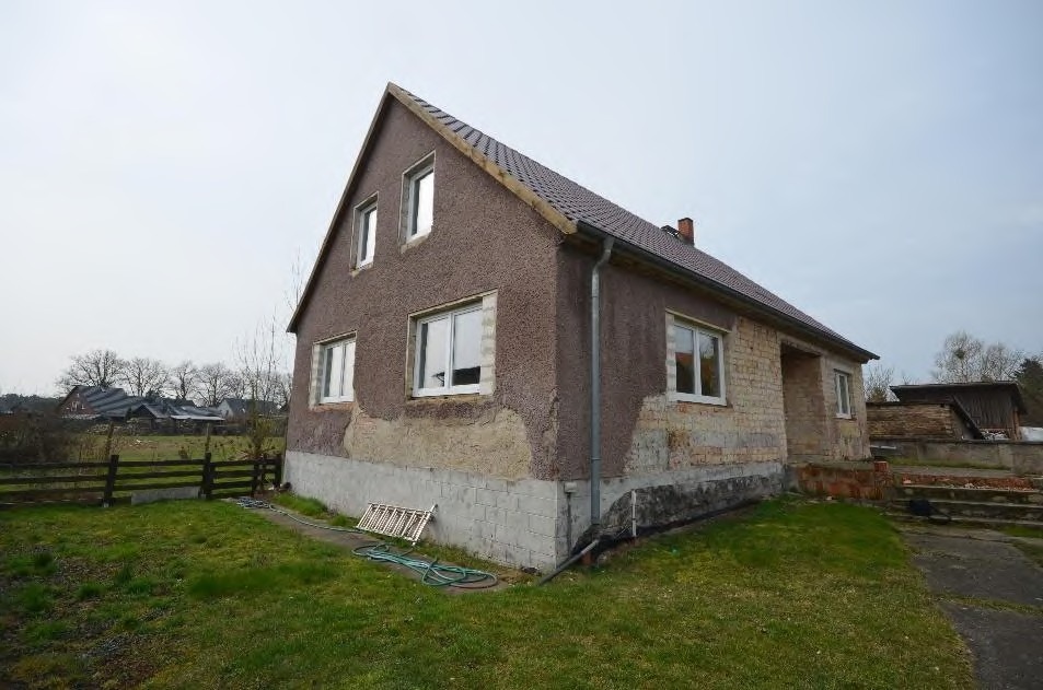 Einfamilienhaus mit Nebengebäude in Dreetz – 7 K 171-25 – Foto 1