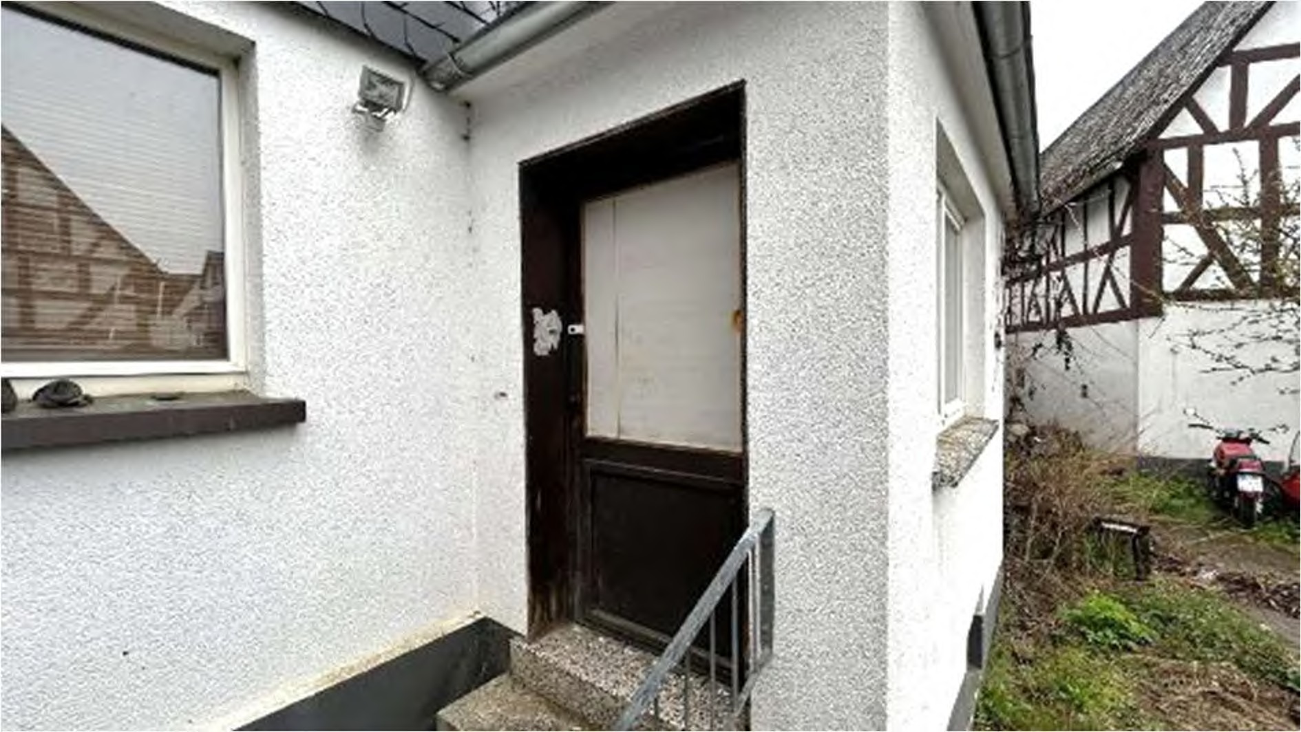 Wohn-/Geschäftshaus mit Scheune und Nebengebäude in Eschenburg-Simmersbach – Foto 1