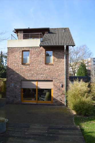 p048_img002_333x501.jpeg